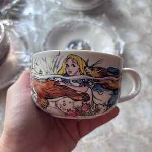 Alice in Wonderland White Porcelain Tea Cup and Saucer Set (8 pieces) 2004